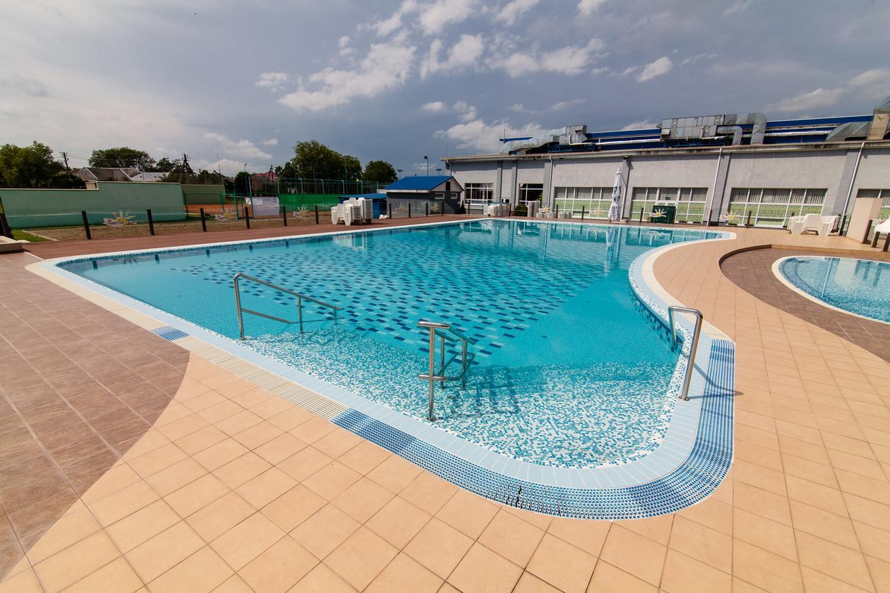 Zinedine Sport-Hotel Oezjhorod Buitenkant foto